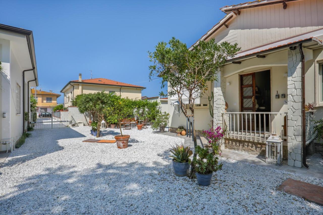 I Levrieri Hotell Torre del Lago Puccini Exteriör bild