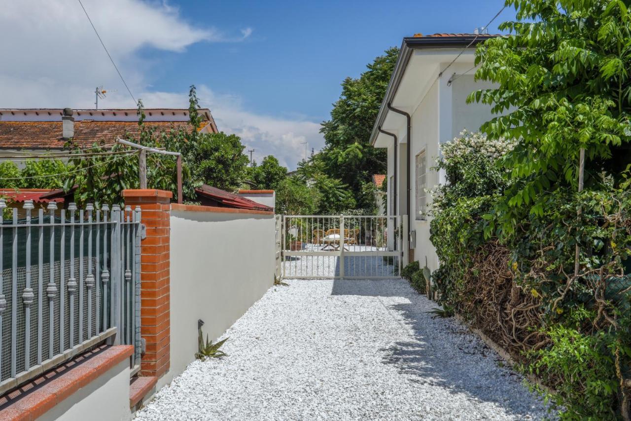 I Levrieri Hotell Torre del Lago Puccini Exteriör bild